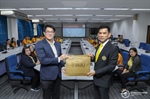 ภาพบรรยากาศกองบริหารวิทยาเขตจันทบุรี สำนักงานอธิการบดี มหาวิทยาลัยบูรพา วิทยาเขตจันทบุรีเข้าศึกษาดูงานการบริหารงานส่วนกลางของมหาวิทยาลัยศรีนครินทรวิโรฒ องครักษ์