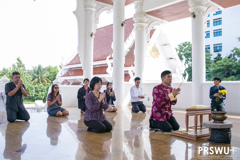 พิธีไหว้สิ่งศักดิ์สิทธิ์ภายในมหาวิทยาลัยนื่องในวันสารทจีน