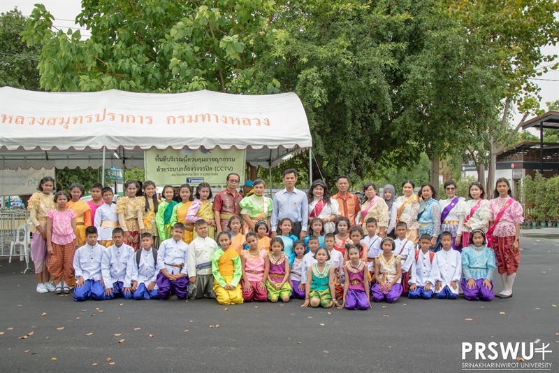 บรรยากาศโครงการงานอุ่นไอรัก คลายความหนาว ณ พระราชวังดุสิตและสนามเสือป่า